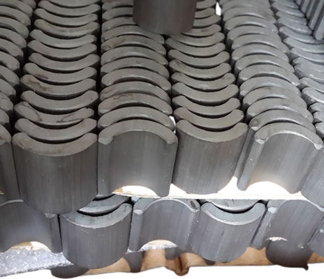 Comprar Imán de ferrita de forma de arco de grado Y30 y Y40 para aplicaciones motoras - Imán cerámico duro personalizado online manufacture